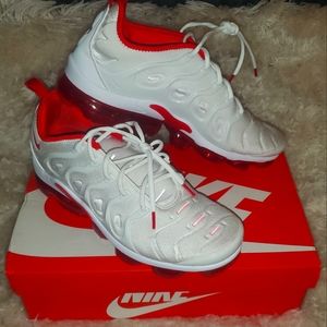 Mens White and red Nike Vapor max plus size 13